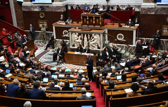 Le Sénat adopte le projet de loi immigration