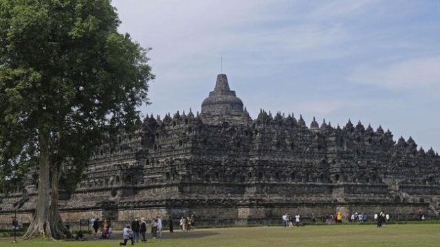 Jumlah pengunjung Candi Borobudur diprediksi mencapai 125 ribu wisatawan atau naik 6,05 persen selama periode libur Natal 2024 dan Tahun Baru 2025 (Nataru).