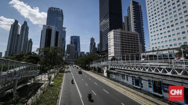 CNN Indonesia Business Summit yang digelar Jumat (20/12) mulai pukul 09.00 WIB ini bakal membahas target pertumbuhan ekonomi Indonesia 8 persen.