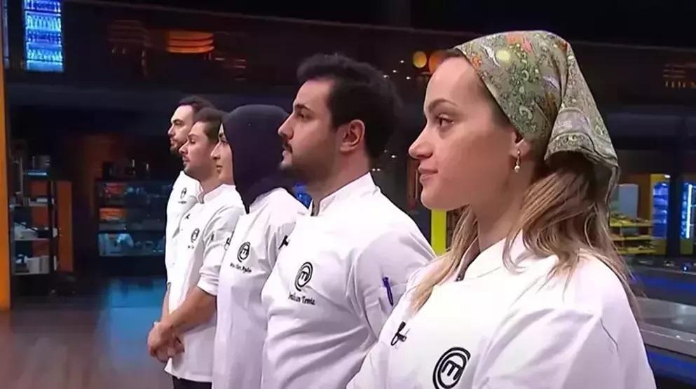 سيتم الإعلان عن المتأهل للتصفيات النهائية الثانية لـ MASTERCHEFTE في 28 ديسمبر 2024: من هو المتأهل الثاني للتصفيات النهائية لـ MasterChefte Onur وEda وKerem وBeyza الأسماء في المراكز الأربعة الأولى...