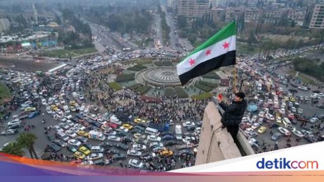 الحكومة السورية الجديدة تعتقل ما يقرب من 300 شخص يُزعم أنهم موالون للأسد
