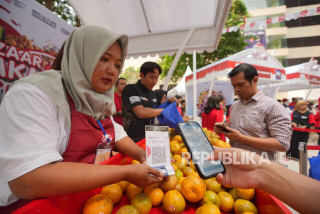 Kementerian Keuangan menyatakan pengenaan tarif pajak pertambahan nilai (PPN) pada transaksi pembayaran melalui Quick Response Code Indonesian Standard (QRIS) tidak dibebankan ke konsumen. 