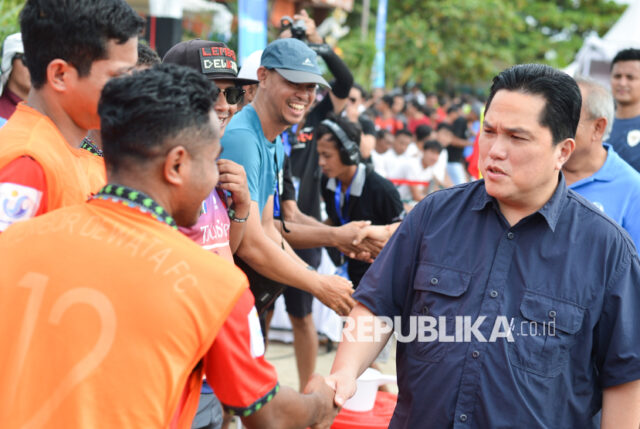 PSSI General Chairman Erick Thohir (right).