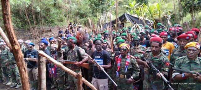 Pasukan kelompok separatis teroris (KST) Papua yang menamakan dirinya Tentara Pembebasan Nasional Papua Barat-Organisasi Papua Merdeka (TPNPB-OPM). 