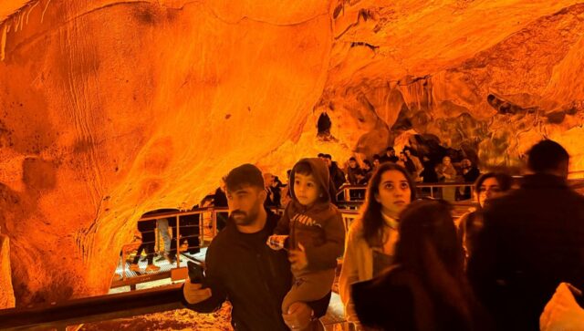 الزوار في Tulumtaş Cave - Breaking Türkiye News
