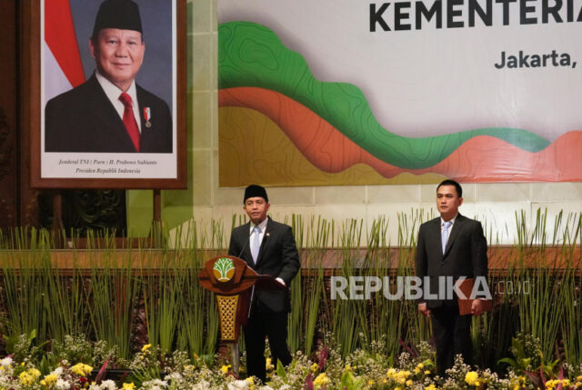 Menhut Raja Antoni, saat melantik 55 pejabat pimpinan tinggi pratama Kementerian Kehutanan.