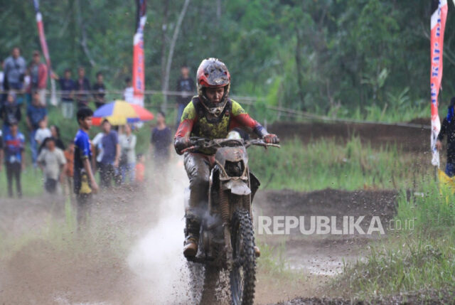 Mahasiswa UBSI Juara 3 dalam Kelas Spesial Engine MX 1 Open