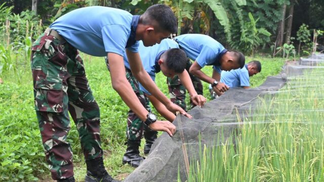 Skadik 404 Lanud Adi Soemarmo يدرك الأمن الغذائي من خلال استخدام الأراضي
