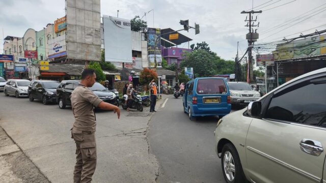 منع "Pak Ogah" ، نائب رئيس بلدية DePok ، سيضع Satpol PP في Simpang Jalan
