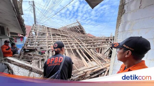 3 منازل في Bogor انهارت بسبب الطقس القاسي ، سكان النازحين
