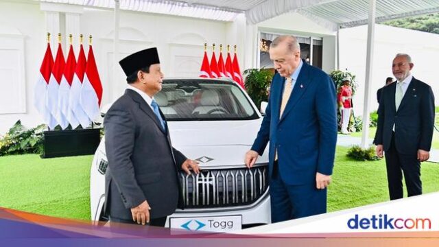 Erdogan Carwards Togg T10X Cars إلى Prabowo
