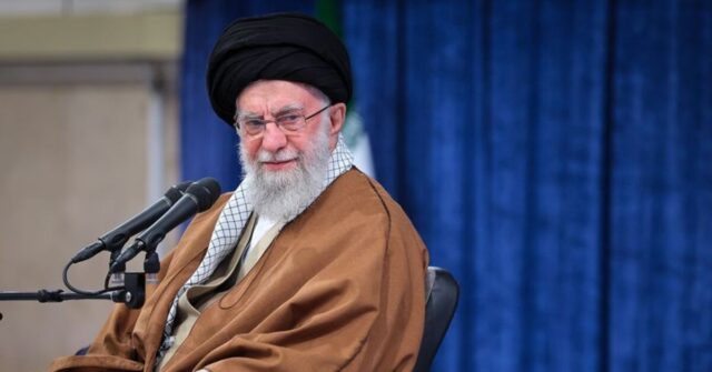 Khamenei لم يرغب في التفاوض مع الولايات المتحدة الأمريكية
