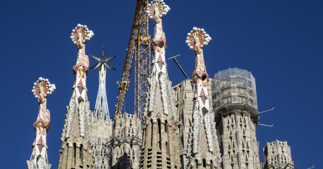 التاريخ المتوقع للوصول إلى صليب Sagrada Familia Mirador
