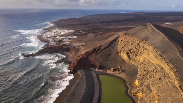 السفر إلى Lanzarote: جزيرة مائة بركان
