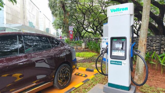 تطلق Voltron SPKLU Hyper Fast Charging DC 360 KW أولاً في إندونيسيا
