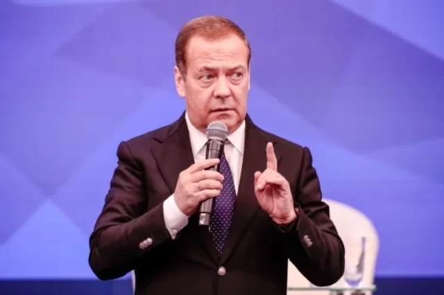 قدمت Medvedev نصيحة للسلطات الأمريكية لتفقد المراحيض بعد زيارة زيلنسكي
