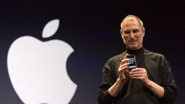 كان مؤسس شركة Apple Steve Jobs قد بلغ 70 - أخبار
